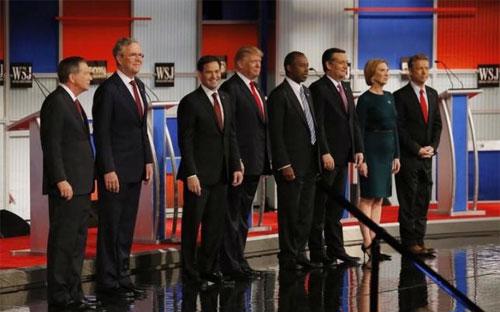8 ứng cử viên của Đảng Cộng hòa trong cuộc tranh luận ngày 10/11 - Ảnh: Reuters.<br>