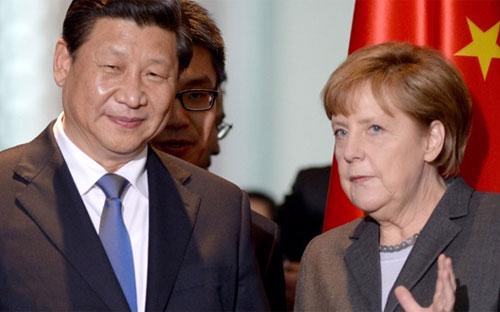 Chủ tịch Trung Quốc Tập Cận Bình (trái) và Thủ tướng Đức Angela Merkel trong một cuộc gặp.<br>