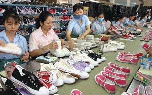 Hãng nghiên cứu Eurasia Group dự báo, xuất khẩu dệt may và da giày của Việt Nam có thể tăng 50% trong 10 năm nhờ TPP. 