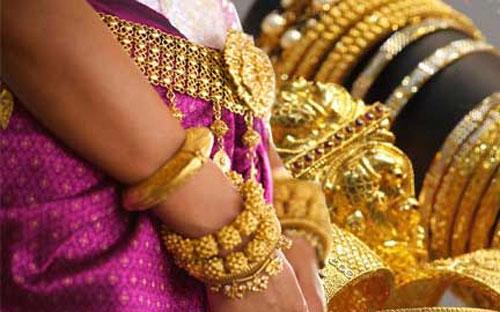 Nhập khẩu vàng vào Ấn trong tháng 4 và 5 tăng vọt lên mức khoảng 300 tấn, tương đương khoảng 1/3 mức nhập của cả năm 2012.