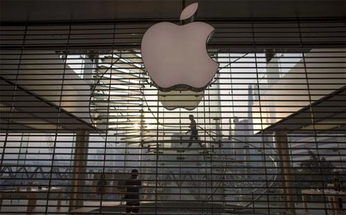 Các điều tra viên cho biết, vụ tấn công vào hệ thống máy tính của Apple 
là một phần trong một cuộc “tổng tấn công” vào hàng loạt công ty của Mỹ 
thời gian qua - Ảnh: Bloomberg.<br>