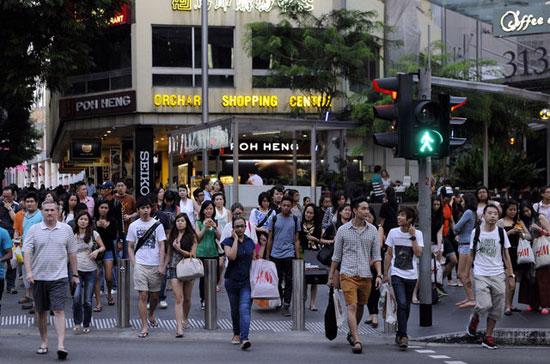  Nằm trên khu phố dài 2,2 km này là hàng loạt khách sạn và đại lý các thương hiệu toàn cầu như Michael Kors hay Abercrombie & Fitch - Ảnh: BLB.