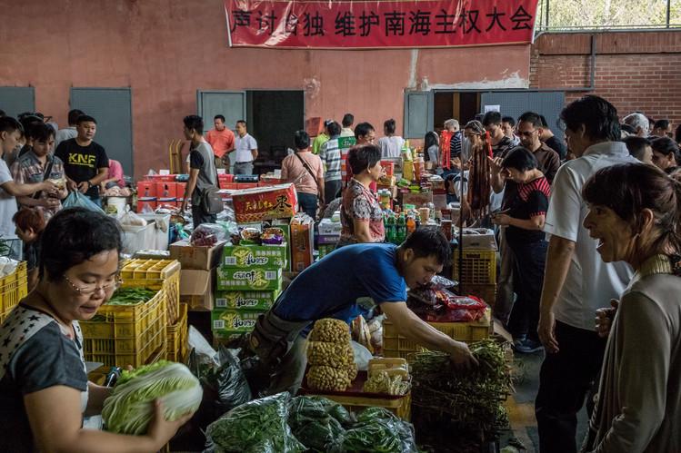 Một khu chợ của người Trung Quốc ở Venezuela - Ảnh: WSJ.<br>