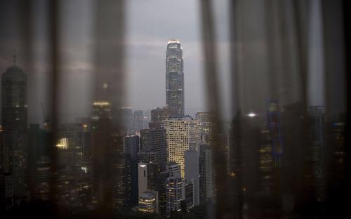 Giá nhà tại Hồng Kông đã tăng gấp đôi kể từ đầu năm 2009, và hiện đang giảm dần - Ảnh: Bloomberg.<br>