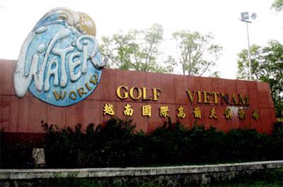 Sân golf Lâm Viên, dự án "ngốn" nhiều đất nhất trên địa bàn Tp.HCM - Trong ảnh: Cổng sân golf Lâm Viên.