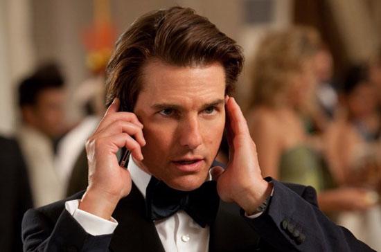 Tài tử điện ảnh Tom Cruise đang dùng iPhone 4 để trò chuyện trong phim "Nhiệm vụ bất khả thi 4".