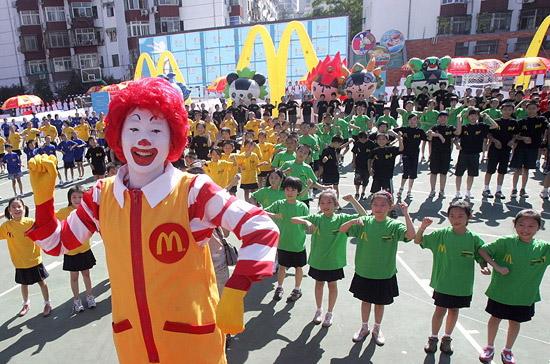 Hồi tháng 1 năm nay, McDonald’s đã ký hợp đồng tài trợ cho Olympics thêm 8 năm. Đến nay, McDonald’s đã tài trợ cho Olympics được 36 năm - Ảnh: Getty.