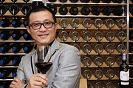 Vào năm ngoái, doanh nhân Richard Chen, 42 tuổi, sở hữu chuỗi bán lẻ nữ trang cao cấp Teriso ở Trung Quốc, đã mua lại xưởng rượu vang Chateau Laulan Ducos ở Bordeaux, Pháp - Ảnh: AFP/CNBC.