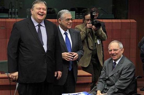 Từ trái qua: Bộ trưởng Bộ Tài chính Hy Lạp, Thủ tướng Hy Lạp và Bộ trưởng Bộ Tài chính Đức - Ảnh: Reuters.
