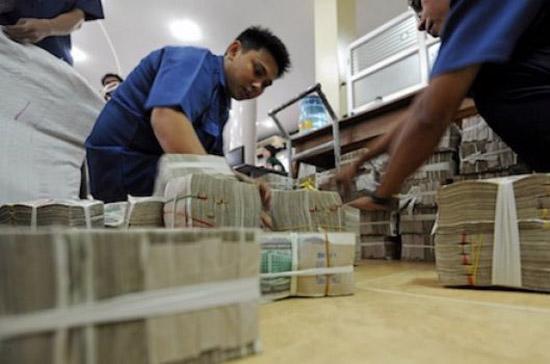 Việc chuyển sang chế độ tỷ giá mới của Myanmar được tư vấn bởi Quỹ Tiền tệ Quốc tế (IMF) - Ảnh: AFP.