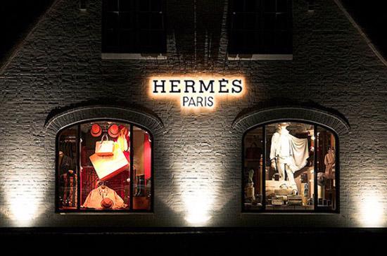 Bên ngoài một cửa hiệu của Hermes - Nguồn: Reuters.