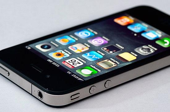 Được ra mắt từ tháng 10 năm ngoái, iPhone 4S tới nay vẫn hấp dẫn người tiêu dùng nhiều nhất.