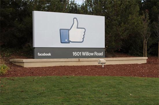 Cổng vào Facebook có biểu tượng “Like” nổi tiếng.