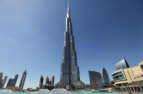 Burj Khalifa có độ cao 2.723 foot (gần 830m) và tự xưng là “địa chỉ danh giá nhất thế giới” - Ảnh: WSJ.
