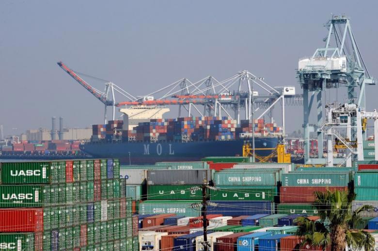 Container hàng hóa ở cảng Los Angeles, California, Mỹ, ngày 18/2/2015 - Ảnh: Reuters.<br>