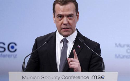 Thủ tướng Nga Dmitry Medvedev phát biểu tại Hội nghị An ninh Munich (MSC) ngày 13/1 - Ảnh: Bloomberg/TASS/Getty.<br>