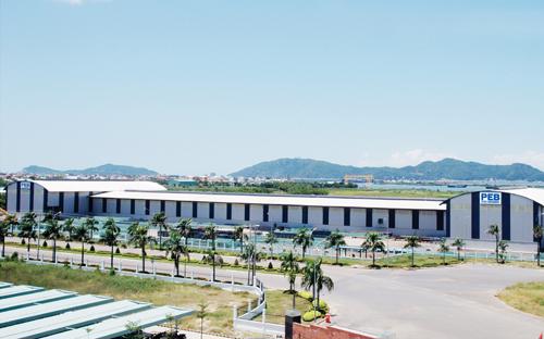 PEB Steel có 5 cơ sở chế tạo nhà thép tiền chế tại Việt Nam (4) và Ấn Độ (1) với công suất hơn 120.000 tấn/năm.