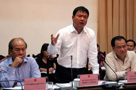 Ngay sau khi nhậm chức Bộ trưởng Bộ Giao thông Vận tải, Bộ trưởng Đinh La Thăng đã có một số quyết định khá quyết liệt nhằm chấn chỉnh tình trạng chậm tiến độ tại một số dự án giao thông quan trọng.
