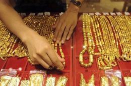 Giá vàng trong nước vẫn bám trụ được ở mức giá hiện nay nhờ sự hỗ trợ của giá vàng quốc tế.