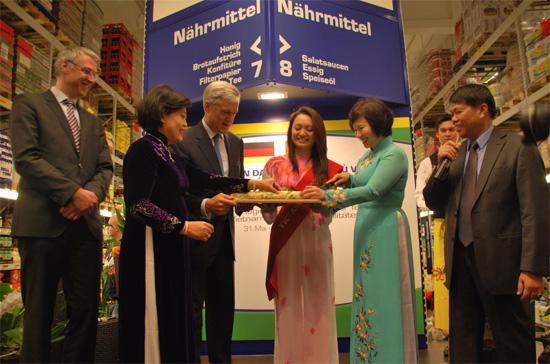 Sản phẩm của doanh nghiệp Việt Nam được trưng bày tại 117 siêu thị Metro Cash & Carry trên khắp nước Đức.
