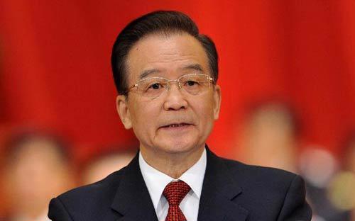 Thủ tướng Trung Quốc Ôn Gia Bảo đọc báo cáo công tác của chính phủ tại phiên khai mạc kỳ họp thứ nhất Quốc hội Trung Quốc khóa 12<i> - Ảnh: THX.</i><br>