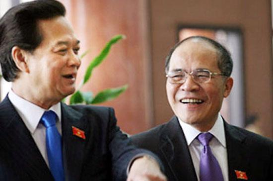 Chủ tịch Quốc hội Nguyễn Sinh Hùng (phải) và Thủ tướng Nguyễn Tấn Dũng giờ giải lao một phiên họp Quốc hội - Ảnh: Lê Anh Dũng.