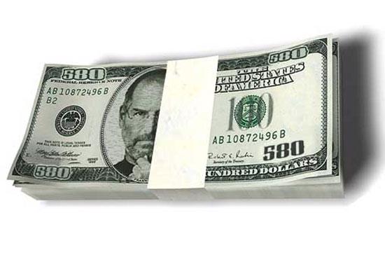 Tranh biếm họa với hình Steve Jobs, CEO của Apple trên tờ 100 USD. Dự trữ tiền mặt của Apple giờ lớn hơn của nhiều hãng công nghệ lớn khác.