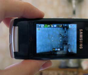 Một mẫu điện thoại đời mới của Samsung tại Việt Nam.