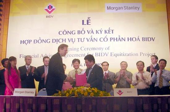 Cách đây 4 năm, vào ngày 11/7/2007, BIDV ký hợp đồng dịch vụ tư vấn cổ phần hóa với Morgan Stanley Asia (Singapore) Pte.