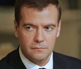 Cách đây chưa lâu, ông Medvedev còn là một nhân vật ít được người Nga biết tới và năm nay ông mới chỉ 42 tuổi.