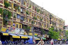 Toàn thành phố Hà Nội có khoảng 450 chung cư cũ với tổng diện tích khoảng 1 triệu m2 cần cải tạo, xây dựng lại.