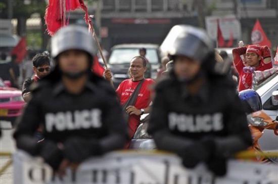 Cuộc biểu tình của lực lượng "áo đỏ" tại Thái Lan chưa có dấu hiệu hạ nhiệt - Ảnh: AP.