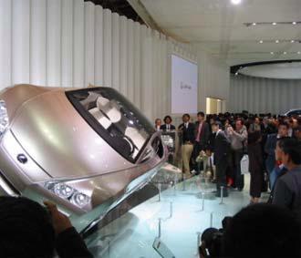 Khu trưng bày một mẫu xe tại Tokyo Motor Show.