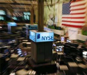 Giao dịch tại thị trường chứng khoán New York, thị trường vốn lớn nhất thế giới - Ảnh: Reuters.