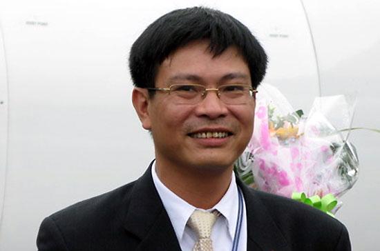 Ông Lương Hoài Nam sinh năm 1963, tốt nghiệp tiến sĩ kinh tế hàng không ở Nga, là người có nhiều năm hoạt động trong lĩnh vực hàng không Việt Nam, gắn với các vị trí quản lý, điều hành cao cấp tại các hãng lớn.