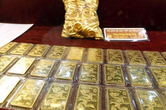 Bắt đầu hồi phục từ cách đây 3 ngày, giá vàng đến nay đã lấy lại 450.000 đồng/lượng từ mức đáy của hơn hai tháng thiết lập hôm 21/3 - Ảnh: Reuters.