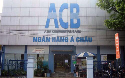 Bên ngoài một chi nhánh của Ngân hàng Thương mại Cổ phần Á Châu (ACB).