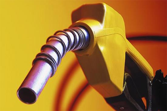 Đài phát thanh quốc gia Trung Quốc (CNR) cho biết, chính phủ nước này có thể giảm giá bán lẻ xăng và dầu diesel vào tháng tới trong bối cảnh kinh tế tăng trưởng chậm lại đã khiến nhu cầu tiêu thụ xăng dầu suy giảm.