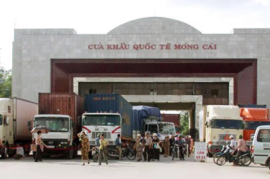  Với lợi thế thành phố cửa khẩu lớn nhất miền Bắc, Móng Cái thường xuyên có trên 400 doanh nghiệp tham gia hoạt động kinh doanh thương mại qua biên giới với Trung Quốc.