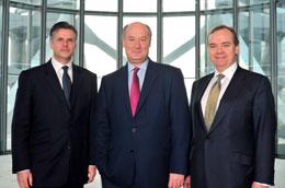 Bộ ba nhân sự cấp cao của HSBC (từ trái qua phải: ông Iain Mackay - Tổng giám đốc Tài chính, ông Douglas Flint - Chủ tịch và ông Stuart Gulliver - Tổng giám đốc).