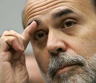 Khuôn mặt trầm tư của đương kim Chủ tịch FED, ông Ben Bernanke.