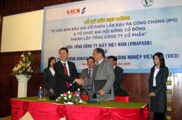 Lễ ký hợp đồng giữa VICS và VINAPACO sáng 23/11.