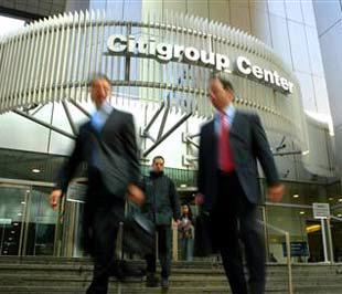  Tháng 11/2008, Citigroup tuyên bố cắt giảm 52.000 việc làm trên toàn cầu, tương đương với 15% lực lượng lao động của tập đoàn này.