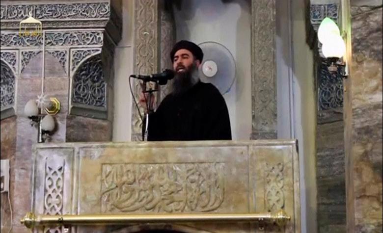 Tên Abu Bakr al-Baghdadi, thủ lĩnh tối cao IS, khi tuyên bố thành lập nhà nước tự xưng tại một nhà thờ ở Mosul tháng 7/2014<br>