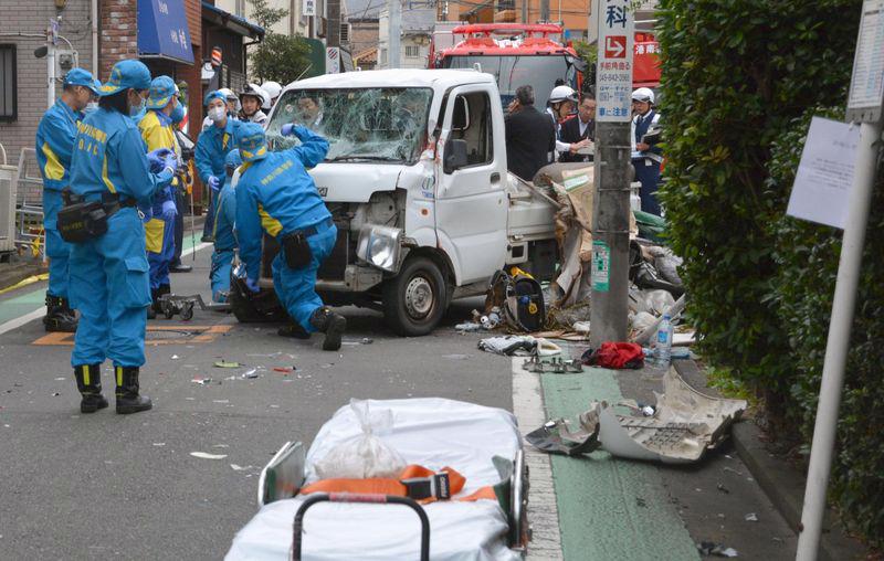 Vụ tai nạn giao thông do một tài xế lớn tuổi gây ra ở thành phố Yokohama, Nhật Bản, vào tháng 10/2016 - Ảnh: Kyodo/Getty.<br>