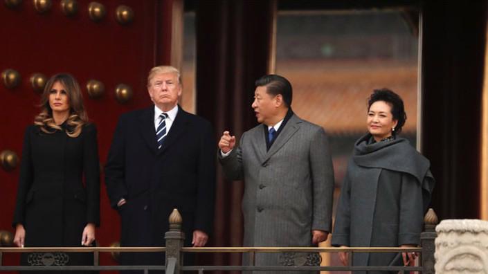 Từ trái qua: đệ nhất phu nhân Mỹ Melania Trump, Tổng thống Mỹ Donald Trump, Chủ tịch Trung Quốc Tập Cận Bình, và đệ nhất phu nhân Trung Quốc Bành Lệ Viện thăm Tử Cấm Thành ở Bắc Kinh, Trung Quốc chiều 8/11 - Ảnh: AP/Fox News.