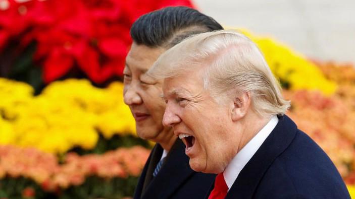 Chủ tịch Trung Quốc Tập Cận Bình (trái) và Tổng thống Mỹ Donald Trump trong lễ đón chính thức chuyến thăm Bắc Kinh của ông Trump ngày 9/11 - Ảnh: Reuters.