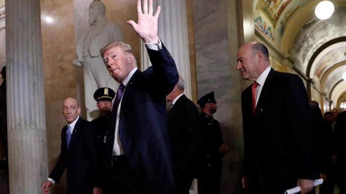 Tổng thống Mỹ Donald Trump tại Đồi Capitol ở thủ đô Washington ngày 16/11 trước khi diễn ra cuộc bỏ phiếu về dự luật thuế tại Hạ viện - Ảnh: Reuters.
