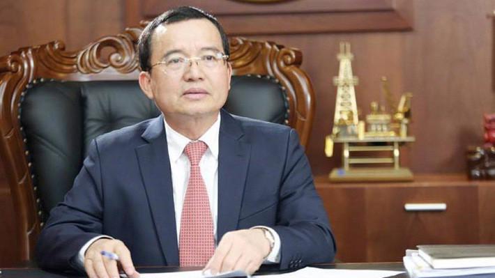 Trước khi được bổ nhiệm làm Chủ tịch kiêm nhiệm Tổng giám đốc Petro Vietnam vào tháng 1/2016 , ông Khánh đã có khoảng nửa năm tạm quyền chức danh Chủ tịch khi người tiền nhiệm Nguyễn Xuân Sơn bị thôi chức.