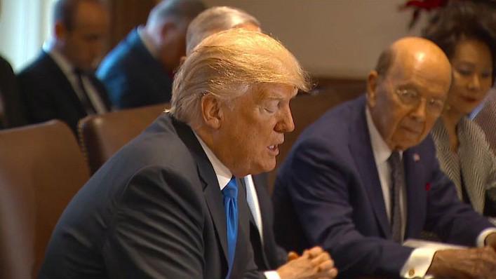 Tổng thống Mỹ Donald Trump trong một cuộc họp nội các tại Nhà Trắng ngày 20/12 - Ảnh: Reuters.